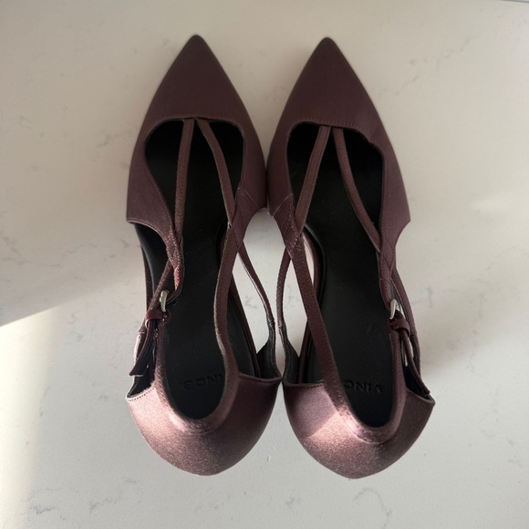 New Vince Brielle pointy toe kitten heel pump in color fig Size: 6 - Picture 5 of 10